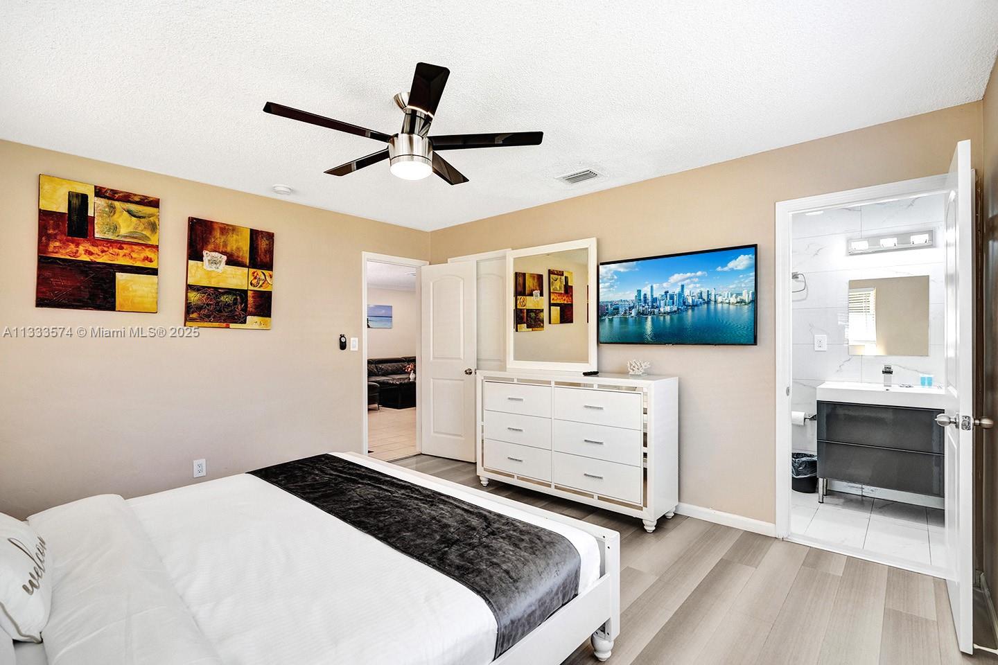 HOLLYWOOD LAKES SECTION - Residential Lease