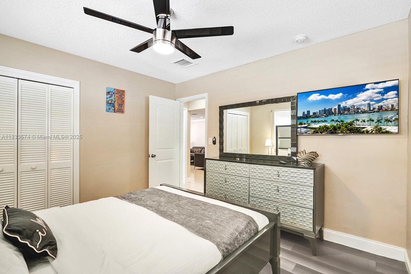 HOLLYWOOD LAKES SECTION - Residential Lease