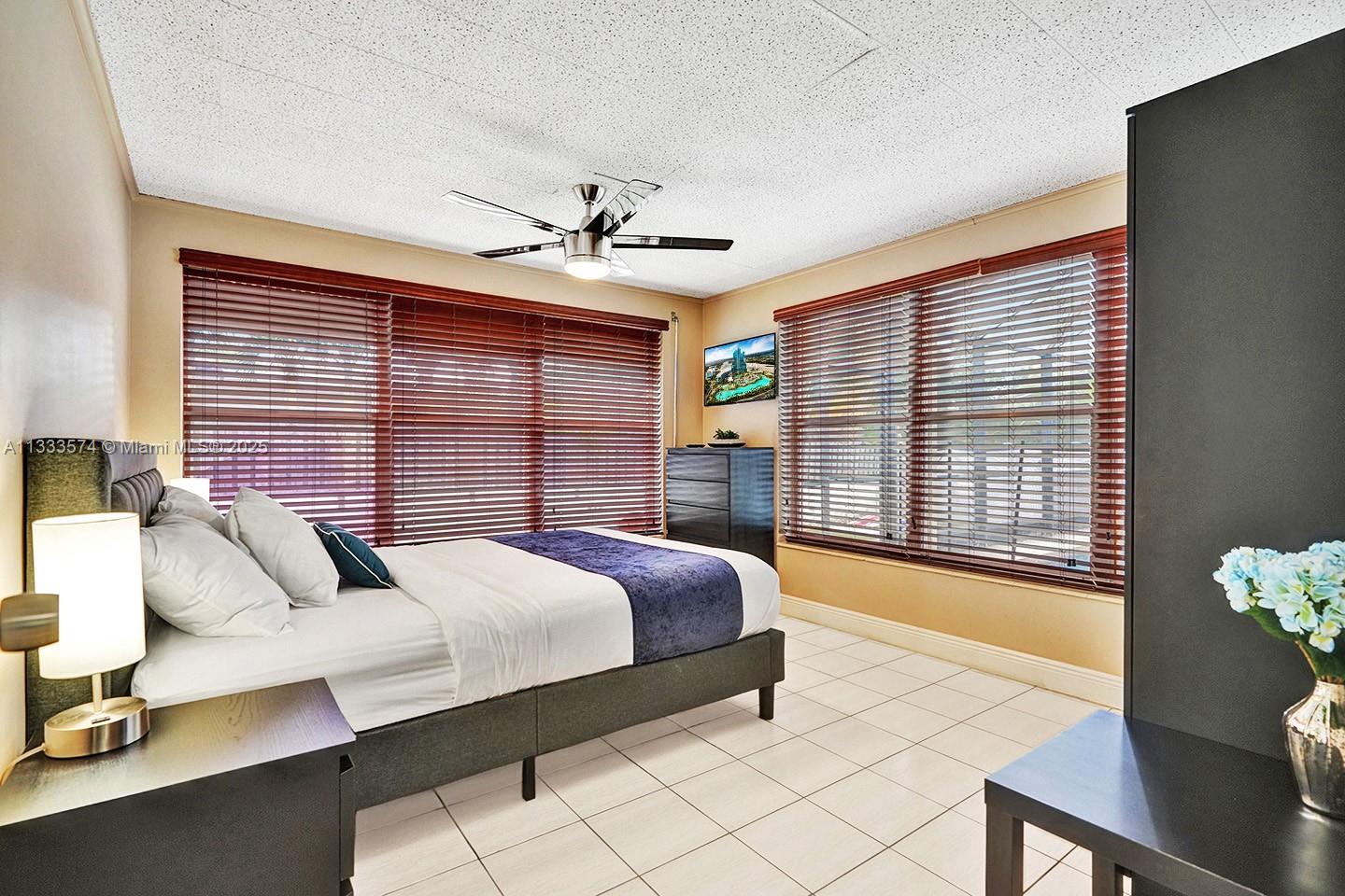 HOLLYWOOD LAKES SECTION - Residential Lease