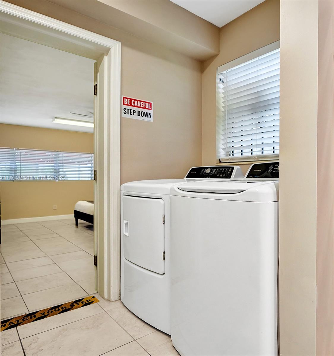 HOLLYWOOD LAKES SECTION - Residential Lease