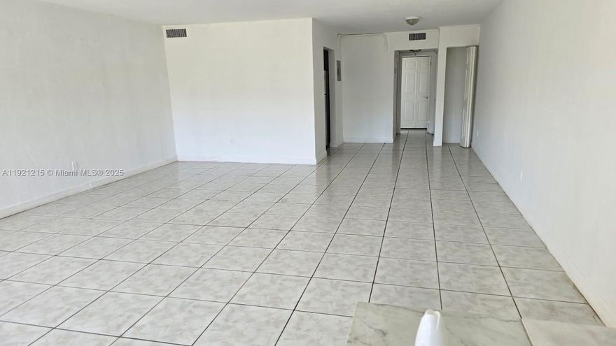 ATTENTION INVESTORS! GREAT OPPORTUNITY FOR SALE! OK TO LEASE! Property is vacant. 1 bedroom and 1.5 bathrooms. Located in North Miami. Great location, close to many schools, restaurants, plazas and more.