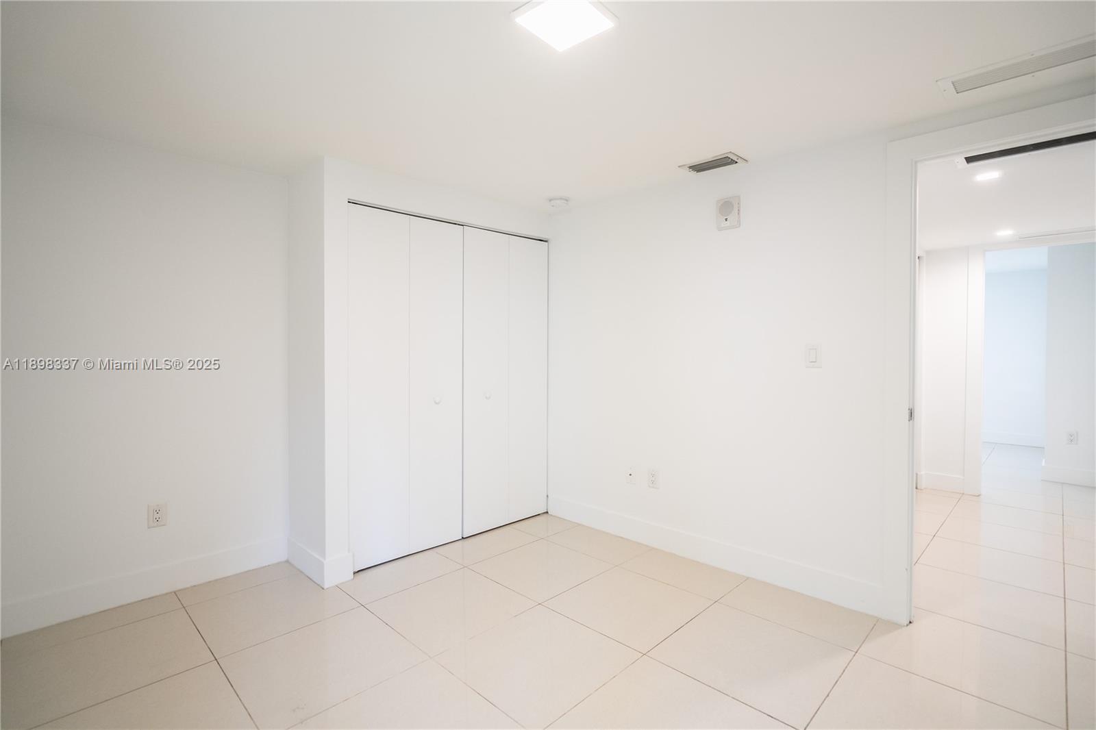 ISLE OF NORMANDY - Residential Lease