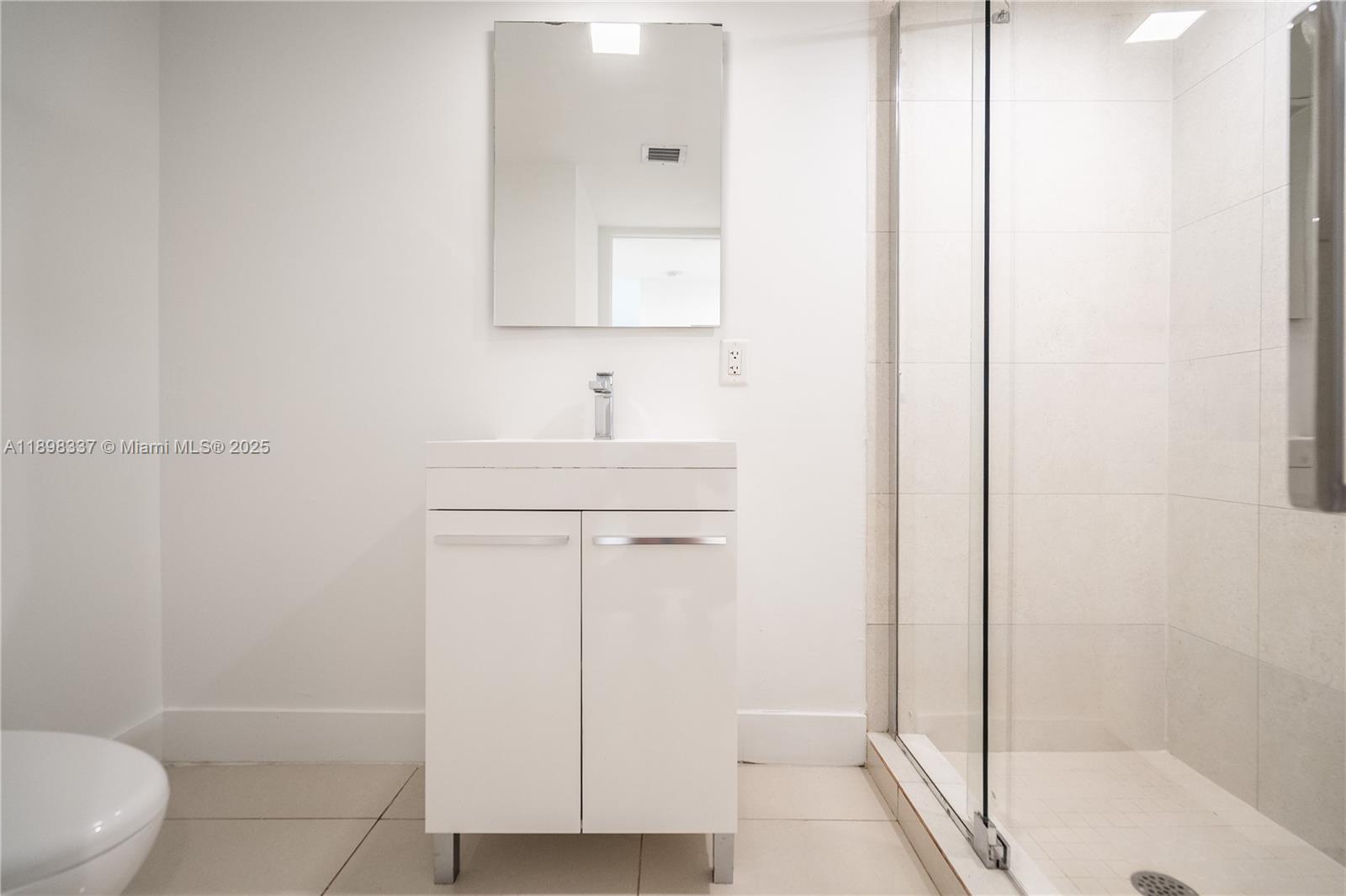 ISLE OF NORMANDY - Residential Lease