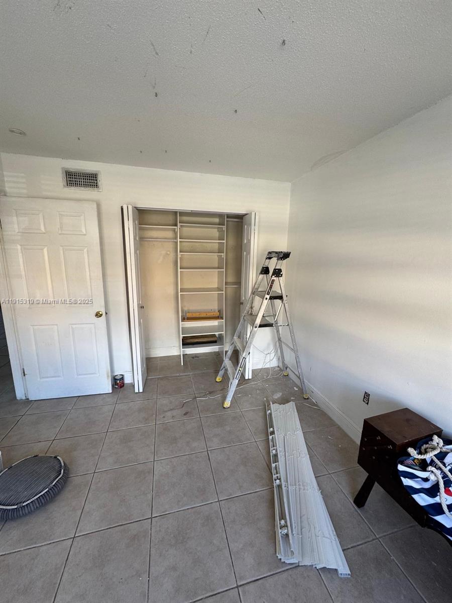 NOB HILL WEST CONDO - Residential