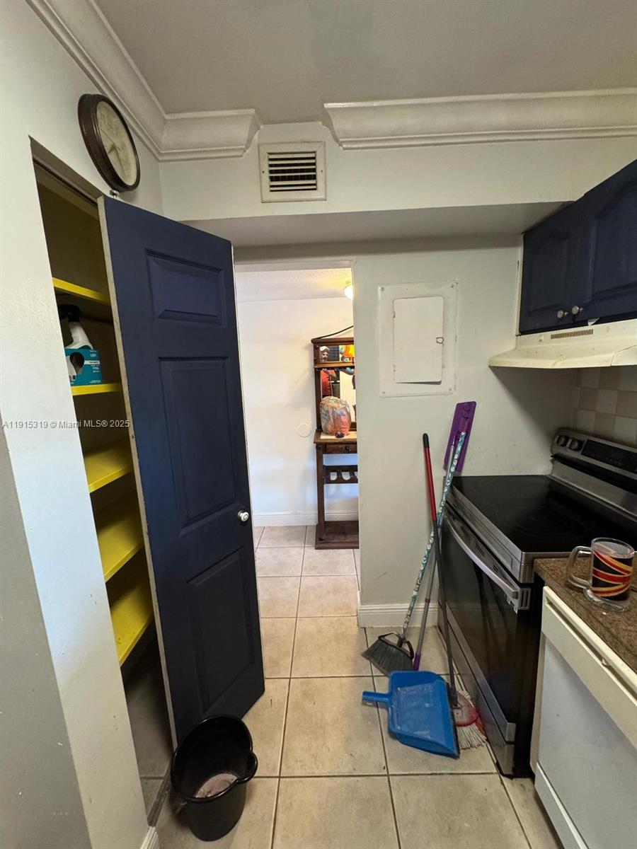 NOB HILL WEST CONDO - Residential