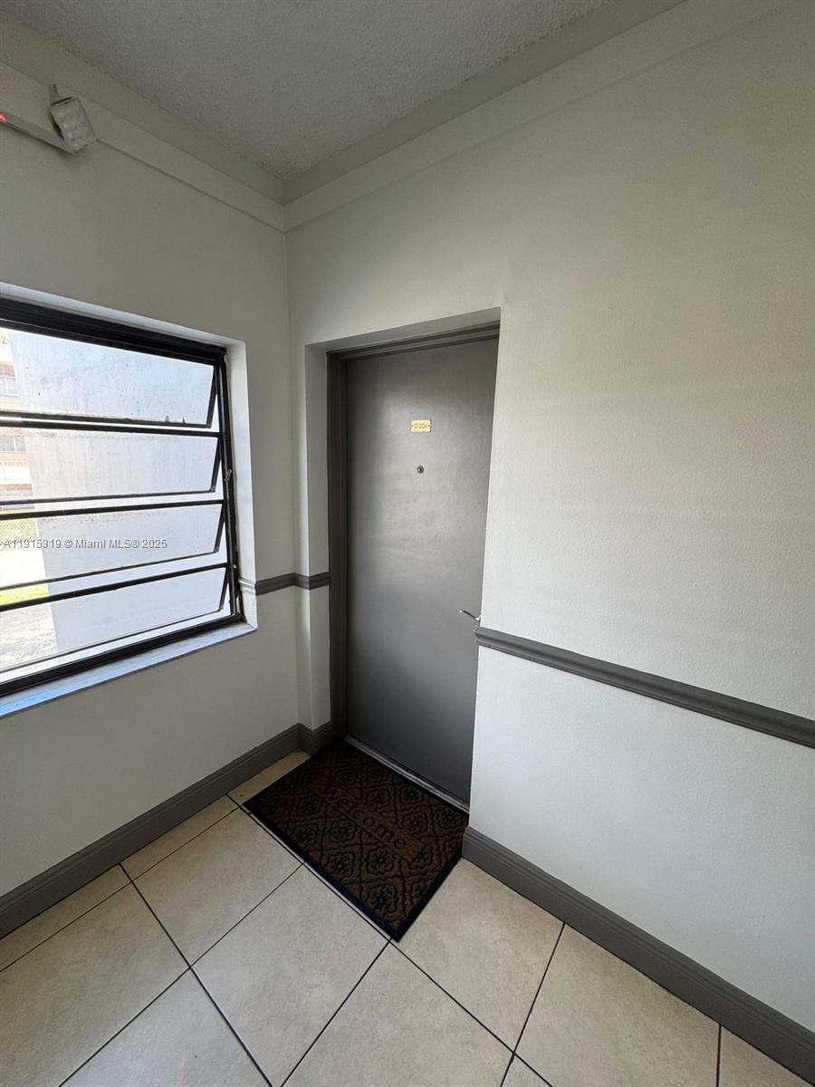 NOB HILL WEST CONDO - Residential