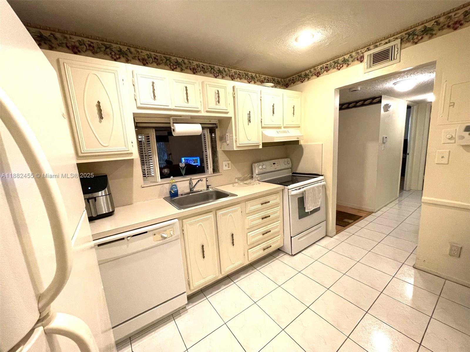 PEARL CONDO - Residential Lease