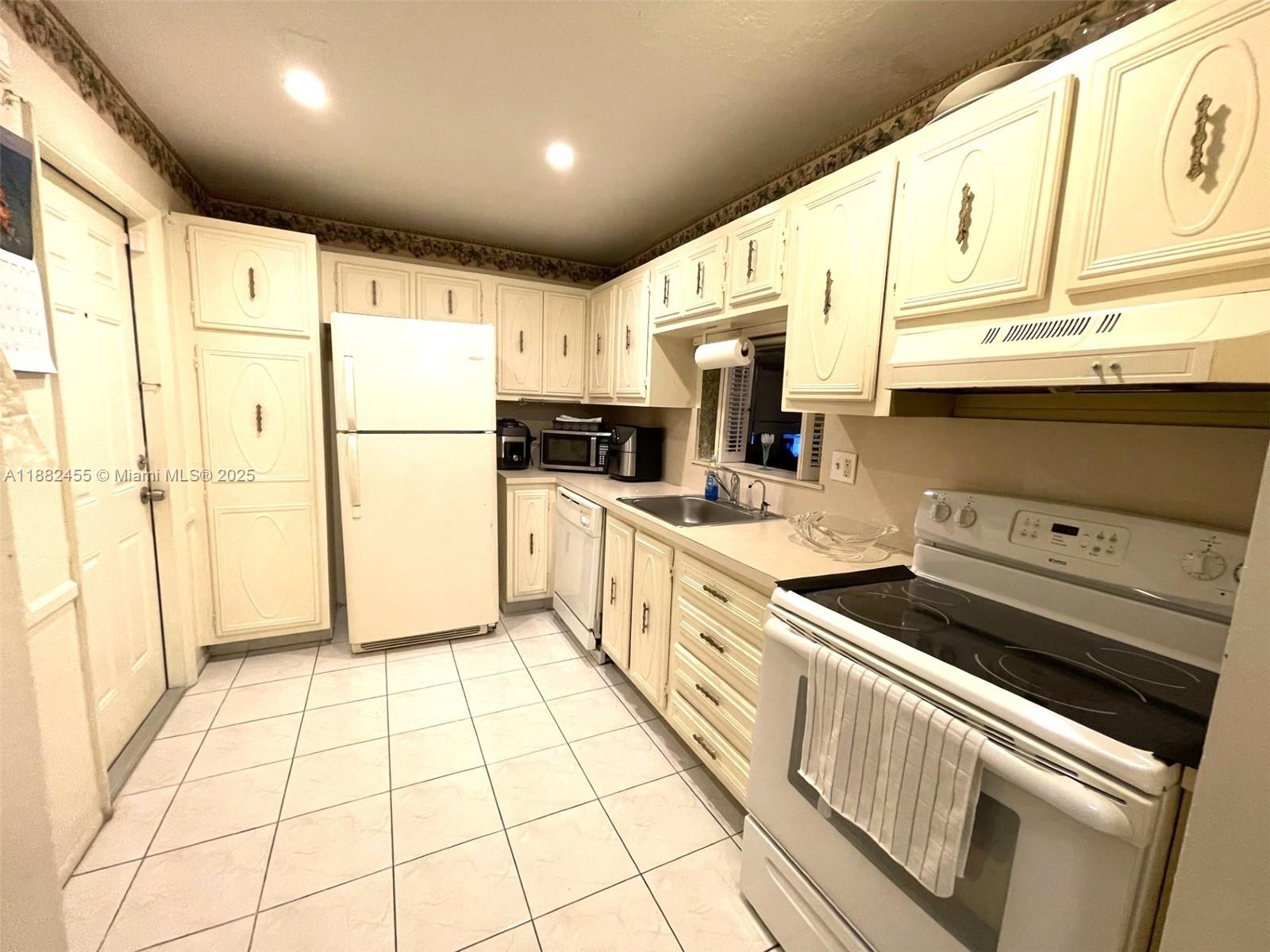 PEARL CONDO - Residential Lease