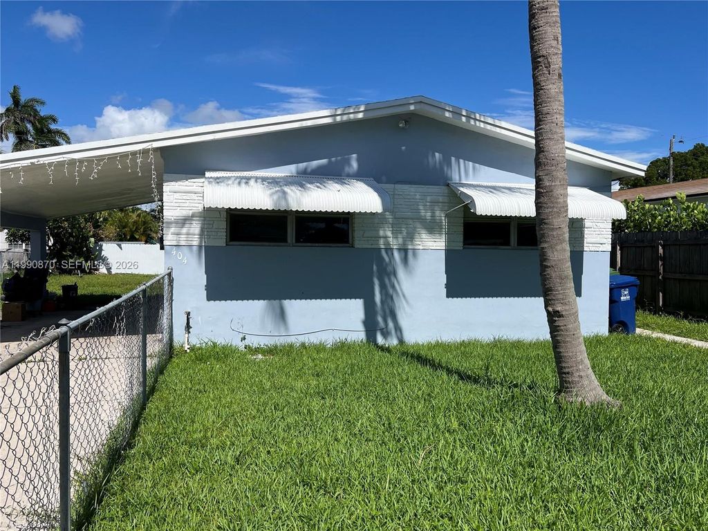 Photo of 404 SW 5th Ave #1, Hallandale Beach, FL 33009 (MLS # A11990870)