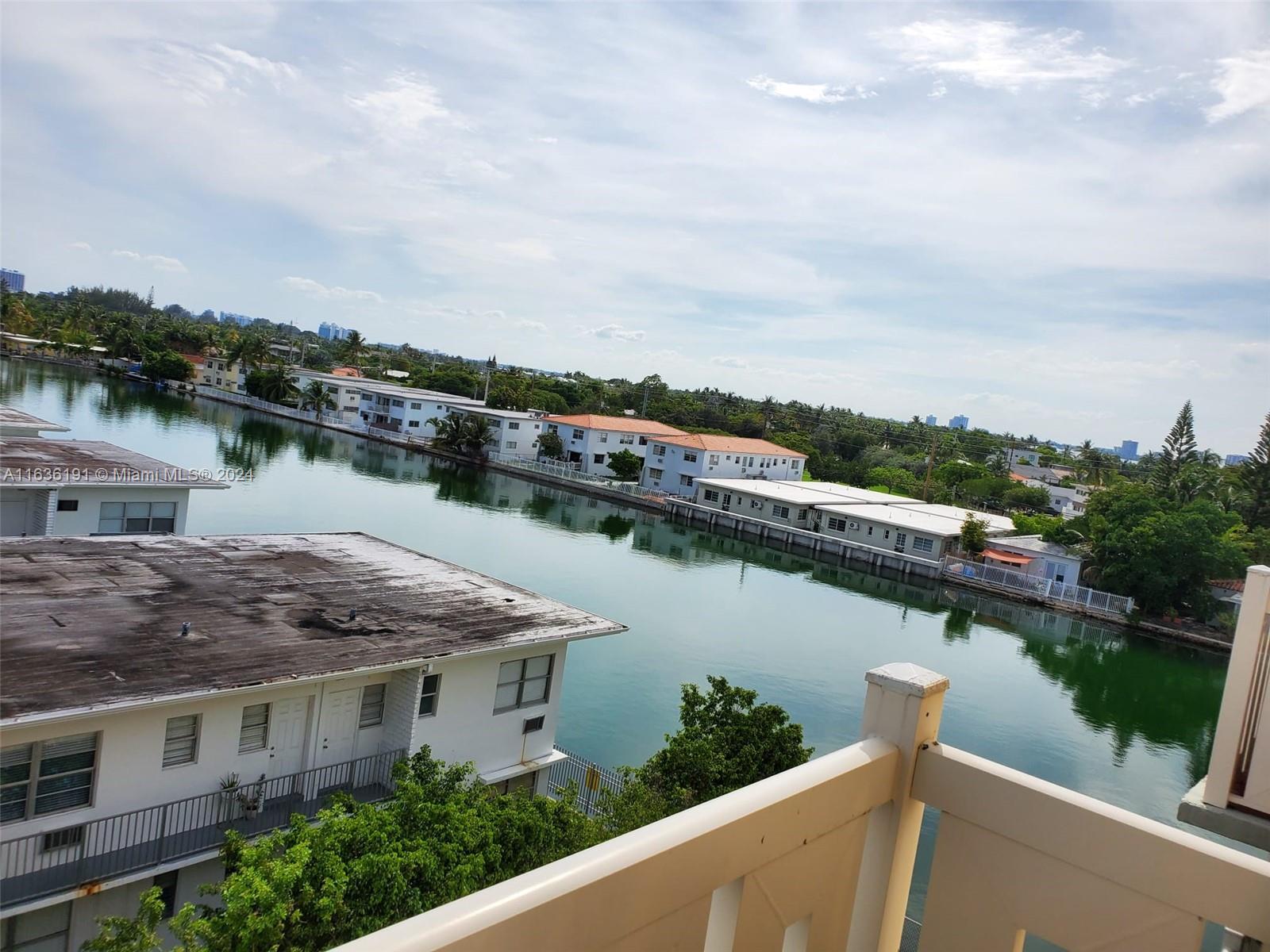 7900 Tatum Waterway Dr 502, Miami Beach, Miami-Dade County, Florida - 1 Bedrooms  
2 Bathrooms - 