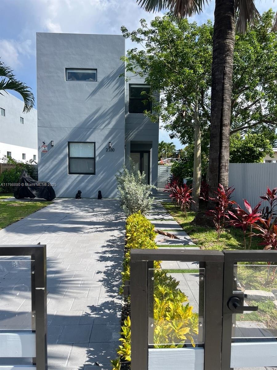 2330 SW 14th St