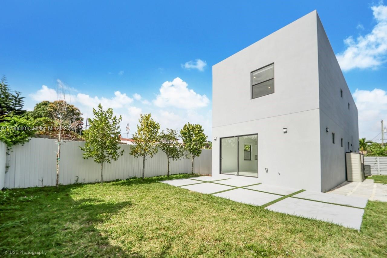 2330 SW 14th St