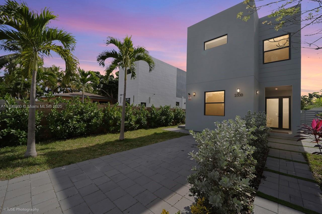 2330 SW 14th St