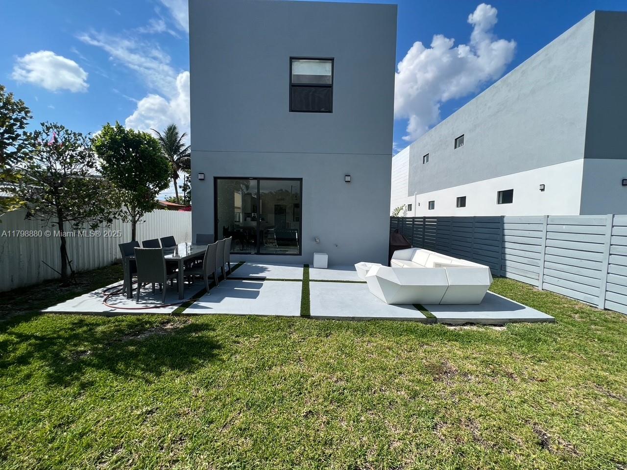 2330 SW 14th St