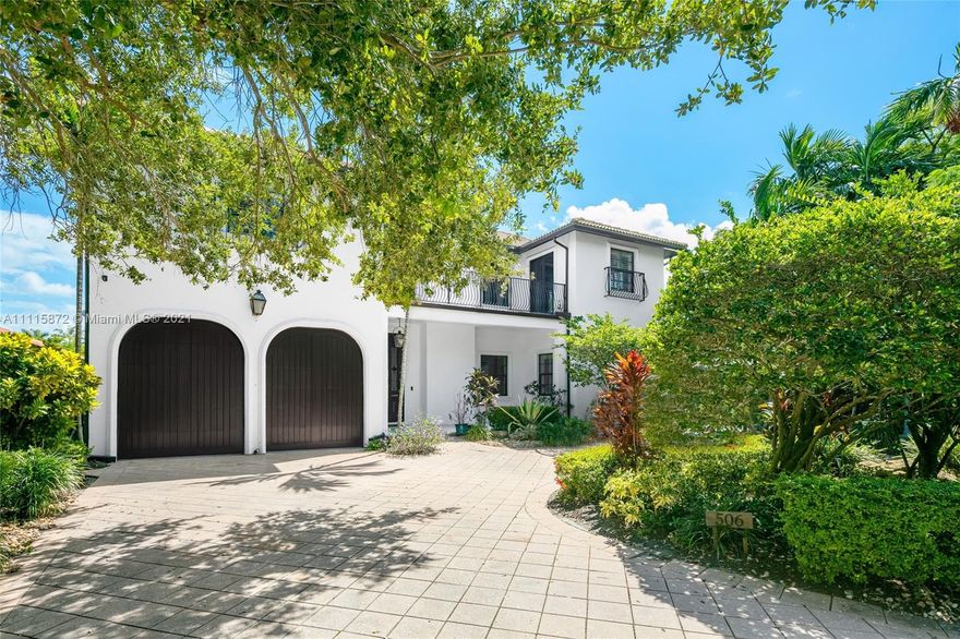 Extraordinary waterfront home situated in the very desirable Victoria Park! Welcome home to your 6 bedroom, 5 bathroom fully updated property situated on 75’ of no fixed bridge waterfront. First floor features include, custom designed resort style patio & pool and two main level bedroom and bathrooms. Find yourself drawn to generous size master bedroom on second floor with morning bar, two guest bedrooms, media lounge and study. Great to entertain guests and family. Perfect property to provide endless entertainment in the heart of Fort Lauderdale.