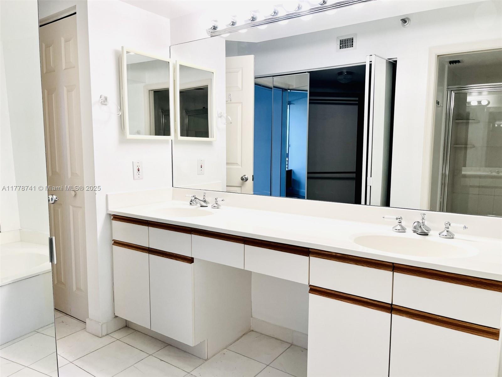 MYSTIC POINTE TOWER 500 C - Residential Lease