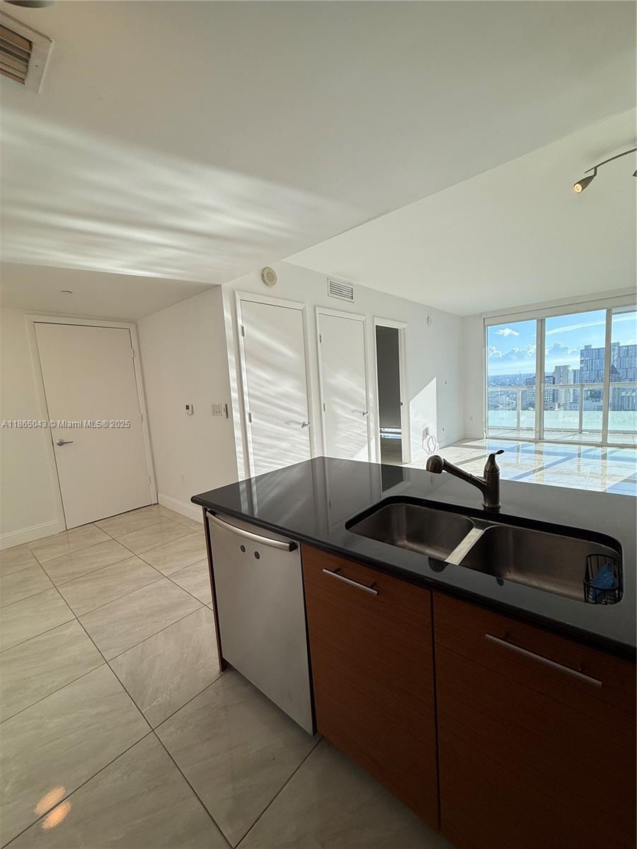 50 Biscayne Blvd 3405
