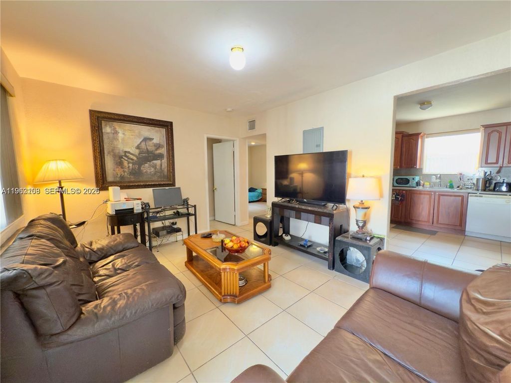 Photo of 6137 Garfield St, Hollywood, FL 33024 (MLS # A11963108)