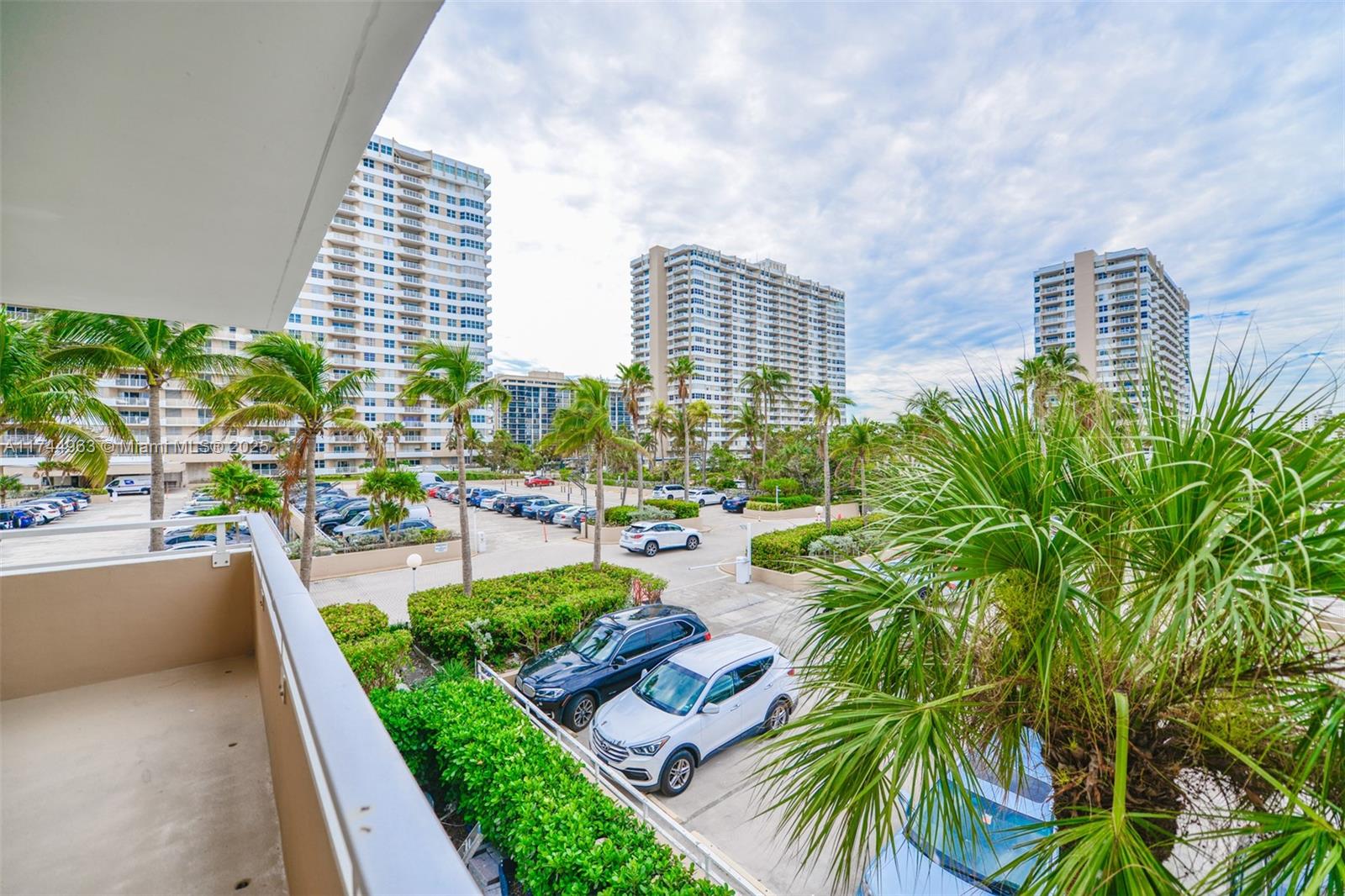 Property for Sale at 1950 S Ocean Dr 2E, Hallandale Beach, Broward County, Florida - Bedrooms: 3 
Bathrooms: 3  - $550,000
