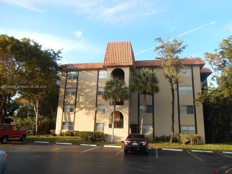 Property for Sale at 6001 N Falls Cir Dr 403, Lauderhill, Miami-Dade County, Florida - Bedrooms: 2 
Bathrooms: 2  - $159,000