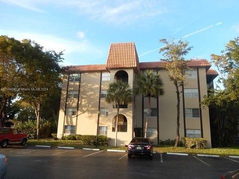 Condominium in Lauderhill FL 6001 Falls Cir Dr Dr.jpg