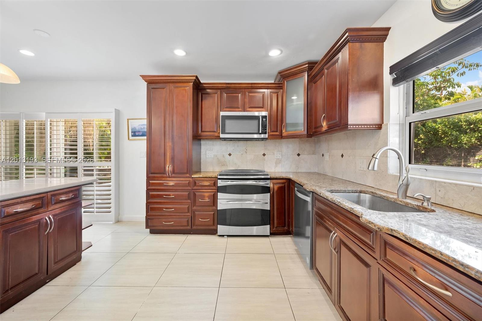 MIAMI SHORES BAY PK ESTAT - Residential