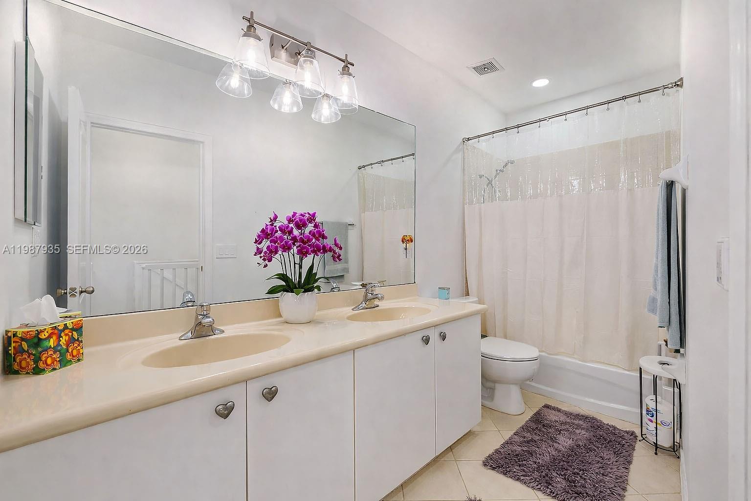 LAROC ESTATES - Residential