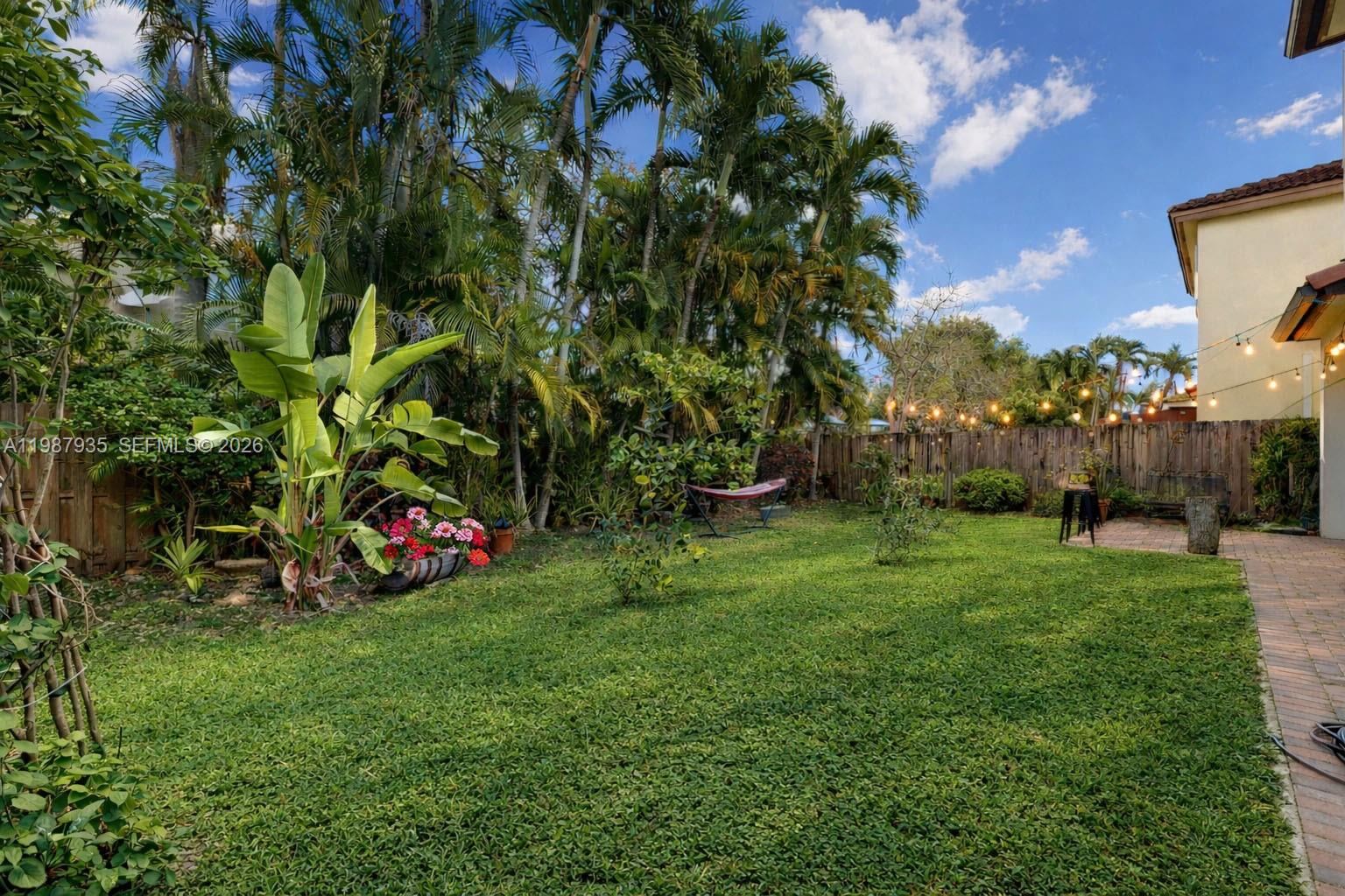 LAROC ESTATES - Residential