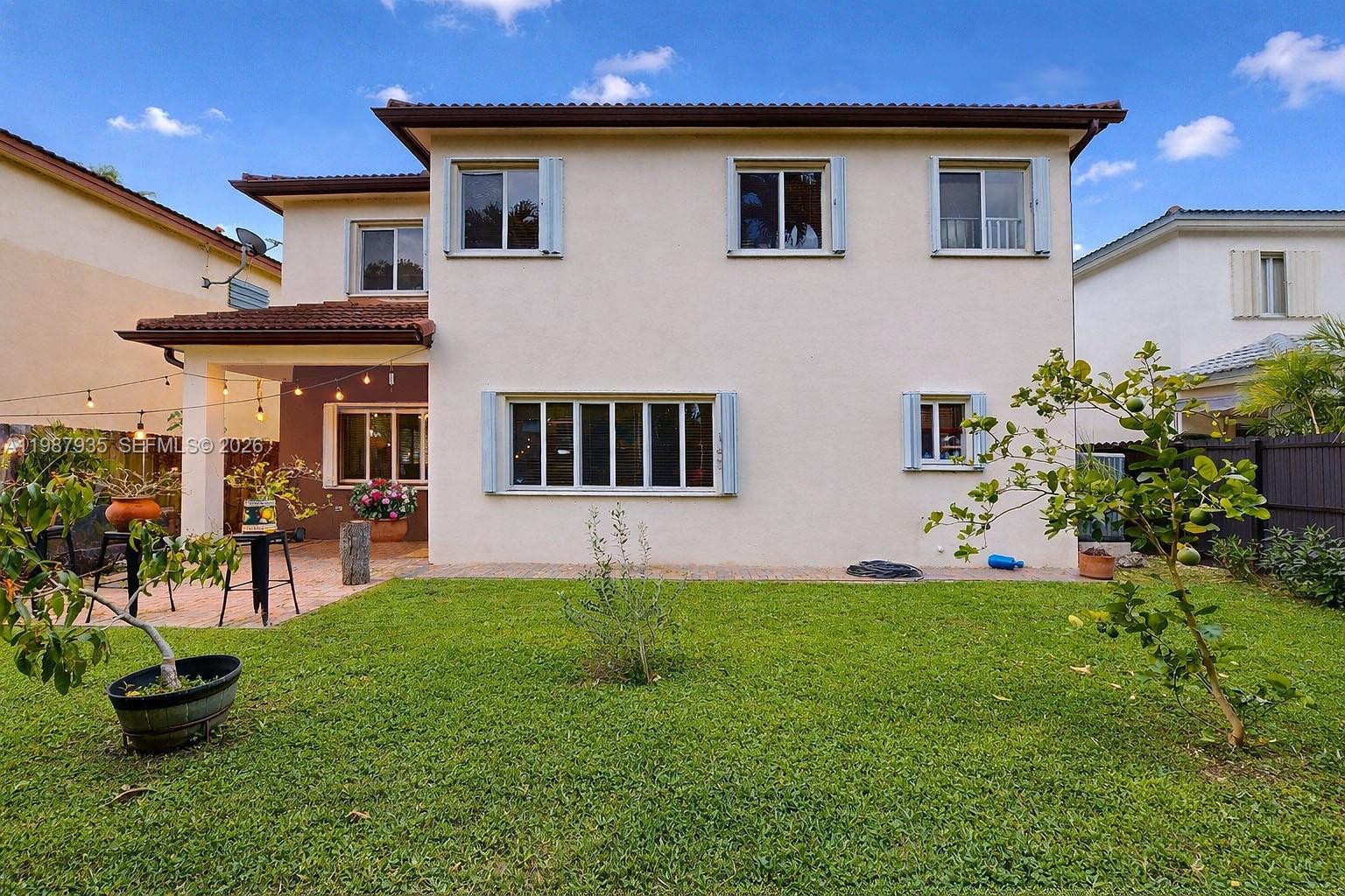 LAROC ESTATES - Residential
