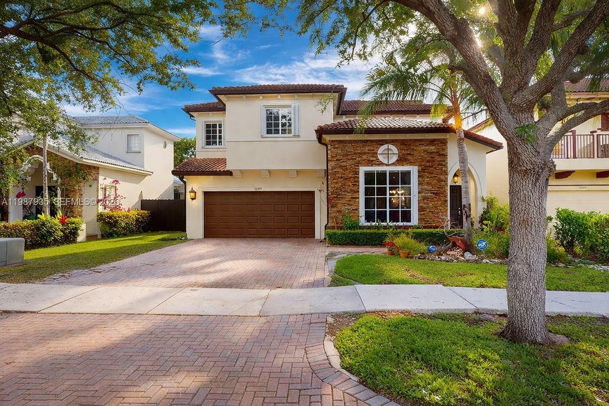 Beautiful!! single-family home in Laroc Estates, with 4 spacious Bedrooms, 2 full Baths,  the home is perfect for a family looking for the tranquility neigborhood and location, close top-rate schools, restaurants, shopping and more.  NO association.