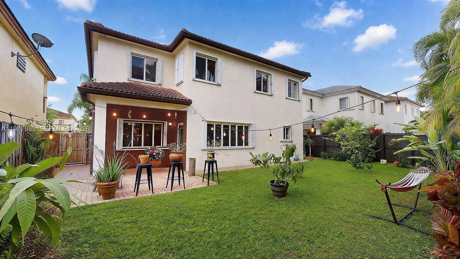 LAROC ESTATES - Residential