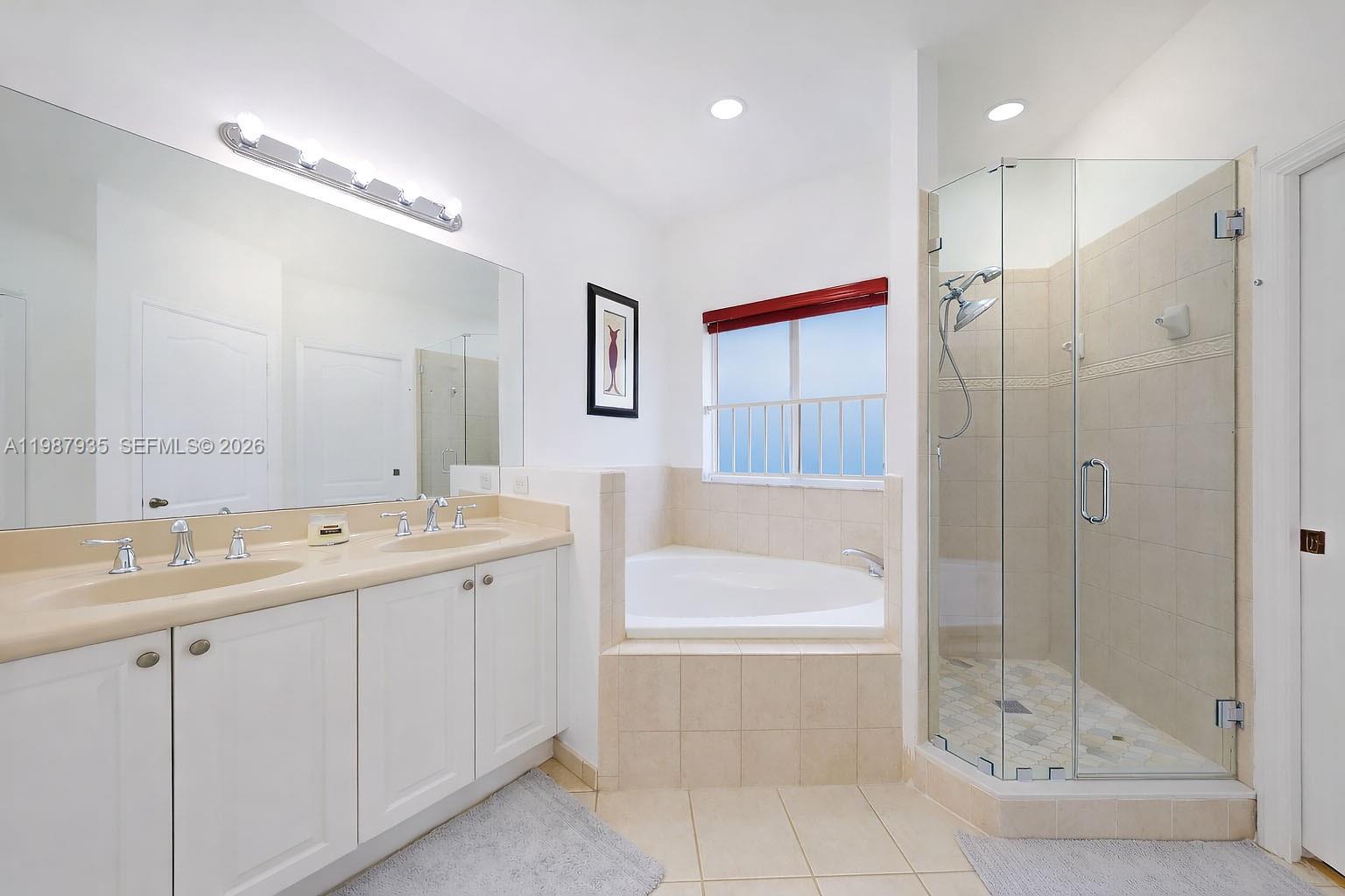 LAROC ESTATES - Residential