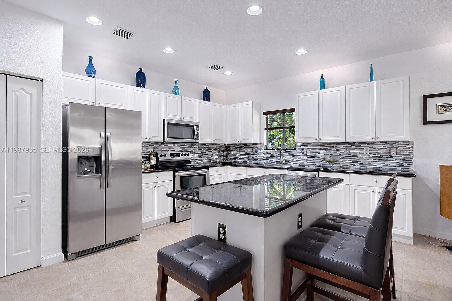 LAROC ESTATES - Residential