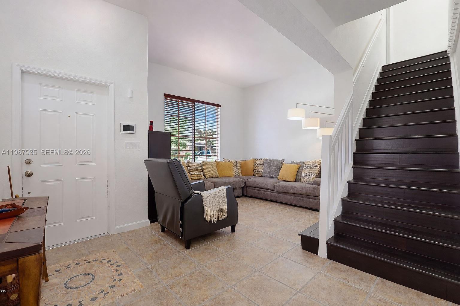 LAROC ESTATES - Residential
