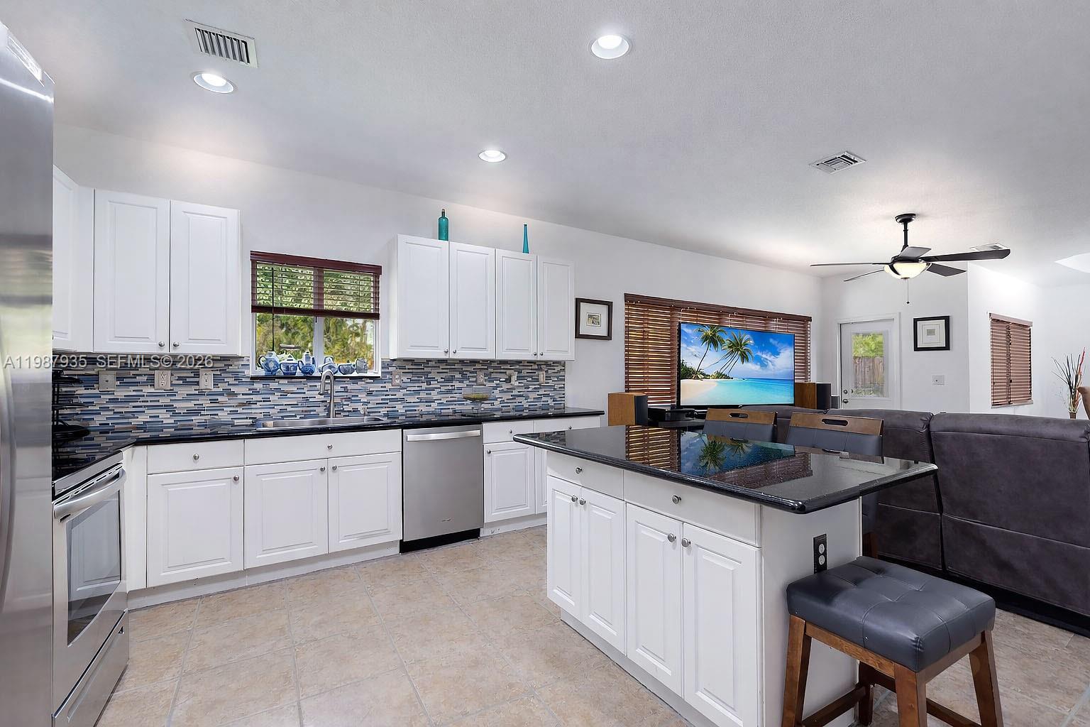 LAROC ESTATES - Residential
