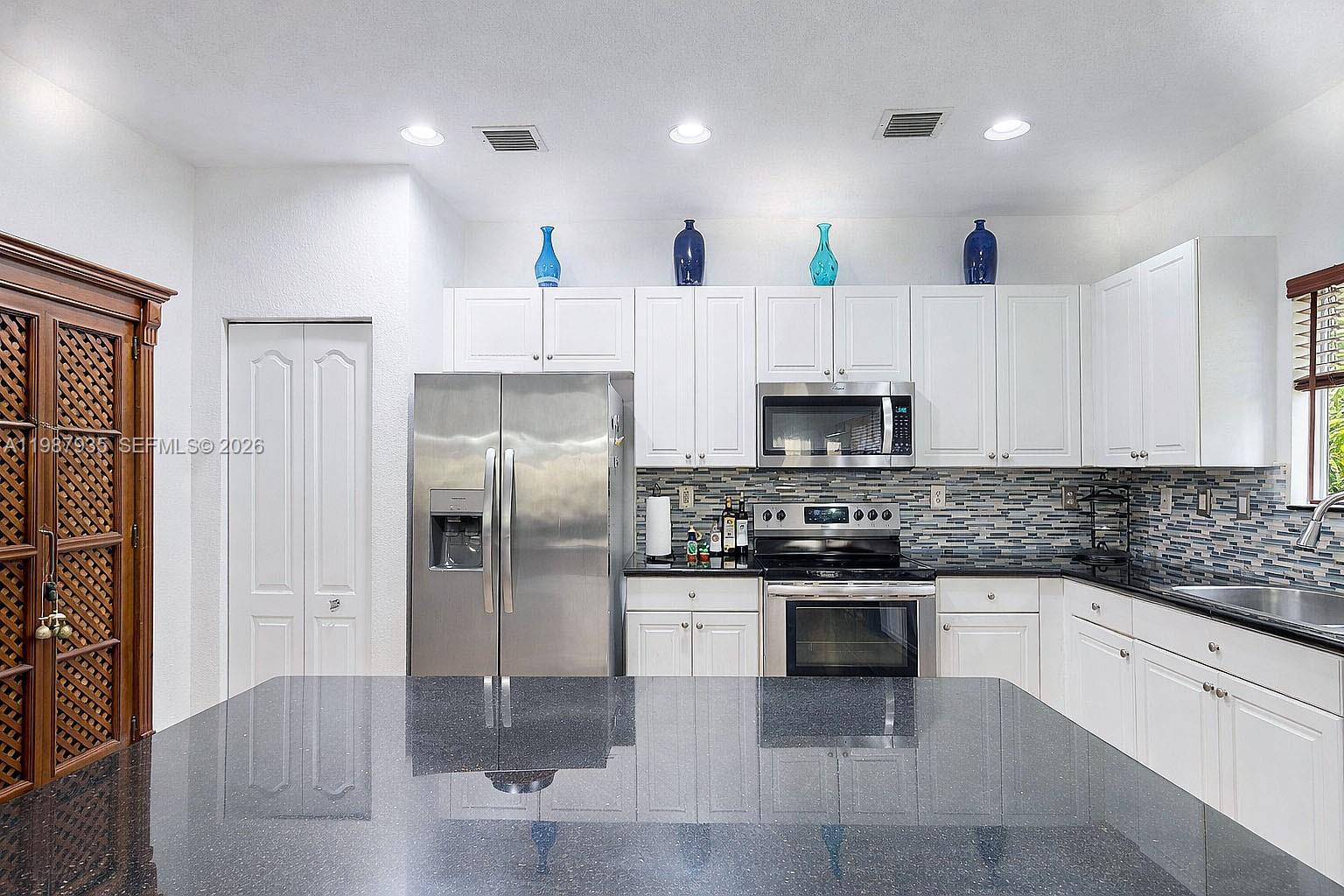 LAROC ESTATES - Residential