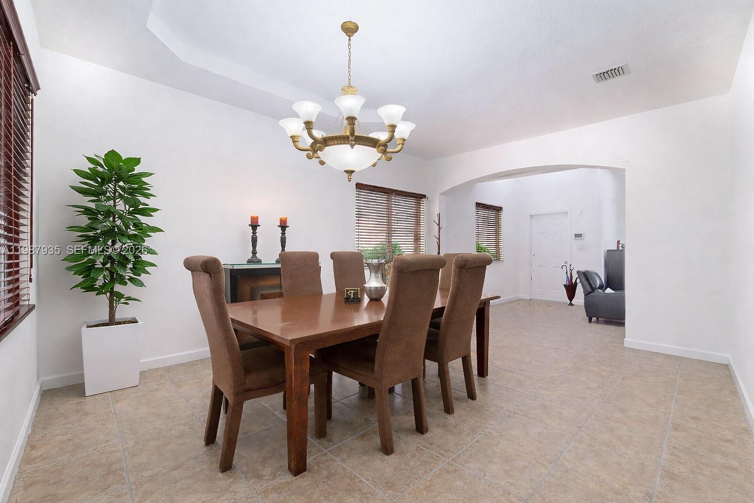 LAROC ESTATES - Residential