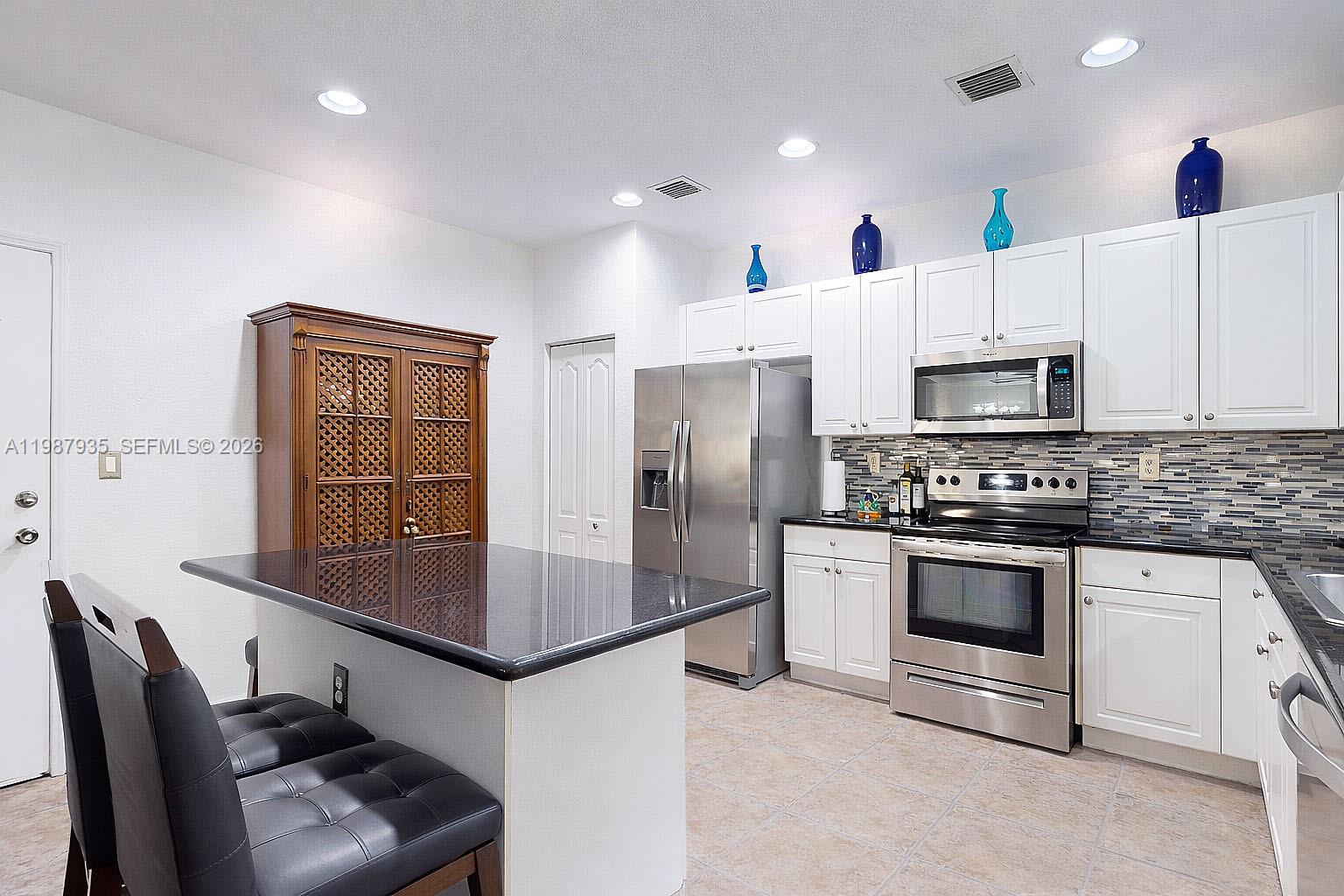 LAROC ESTATES - Residential