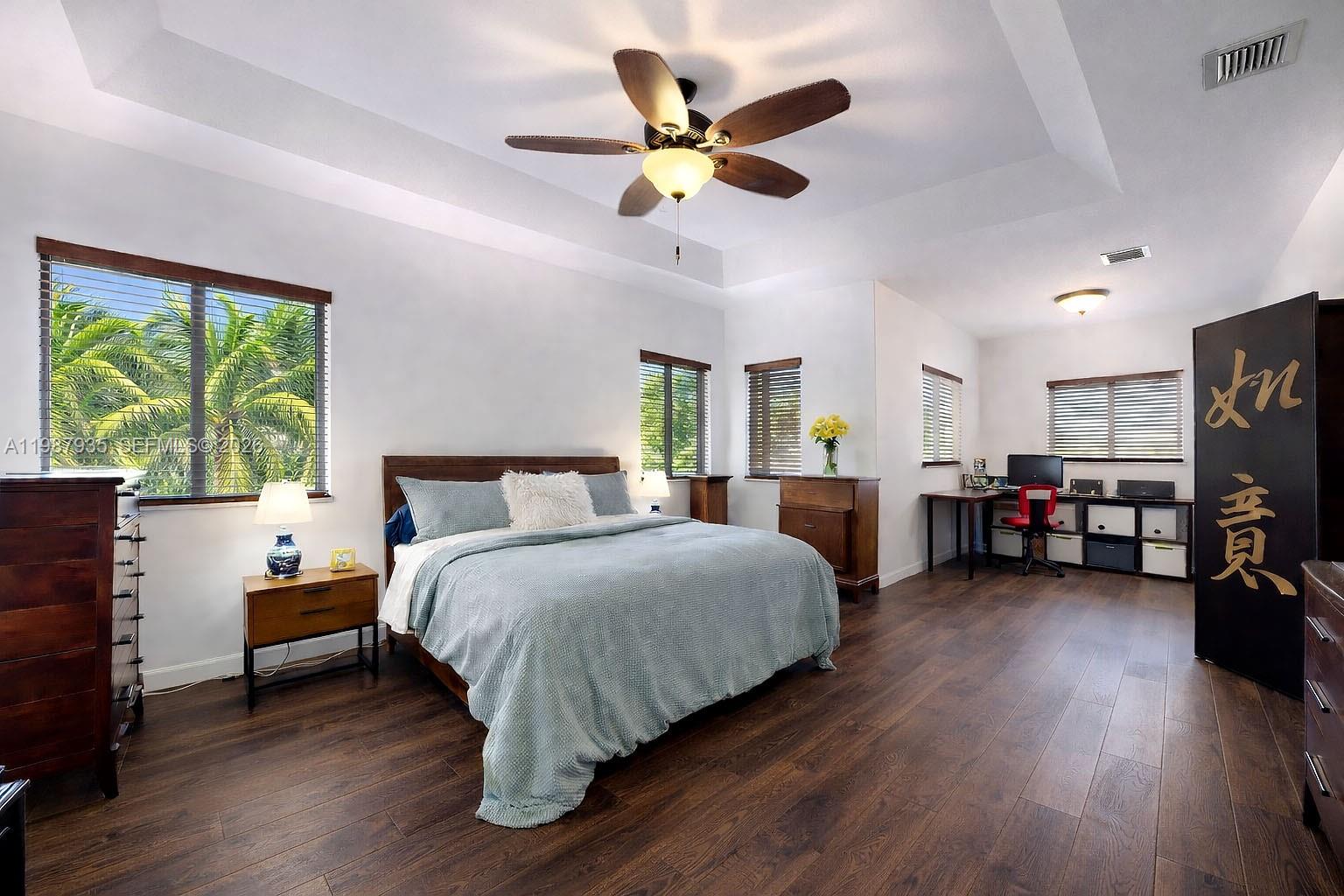 LAROC ESTATES - Residential