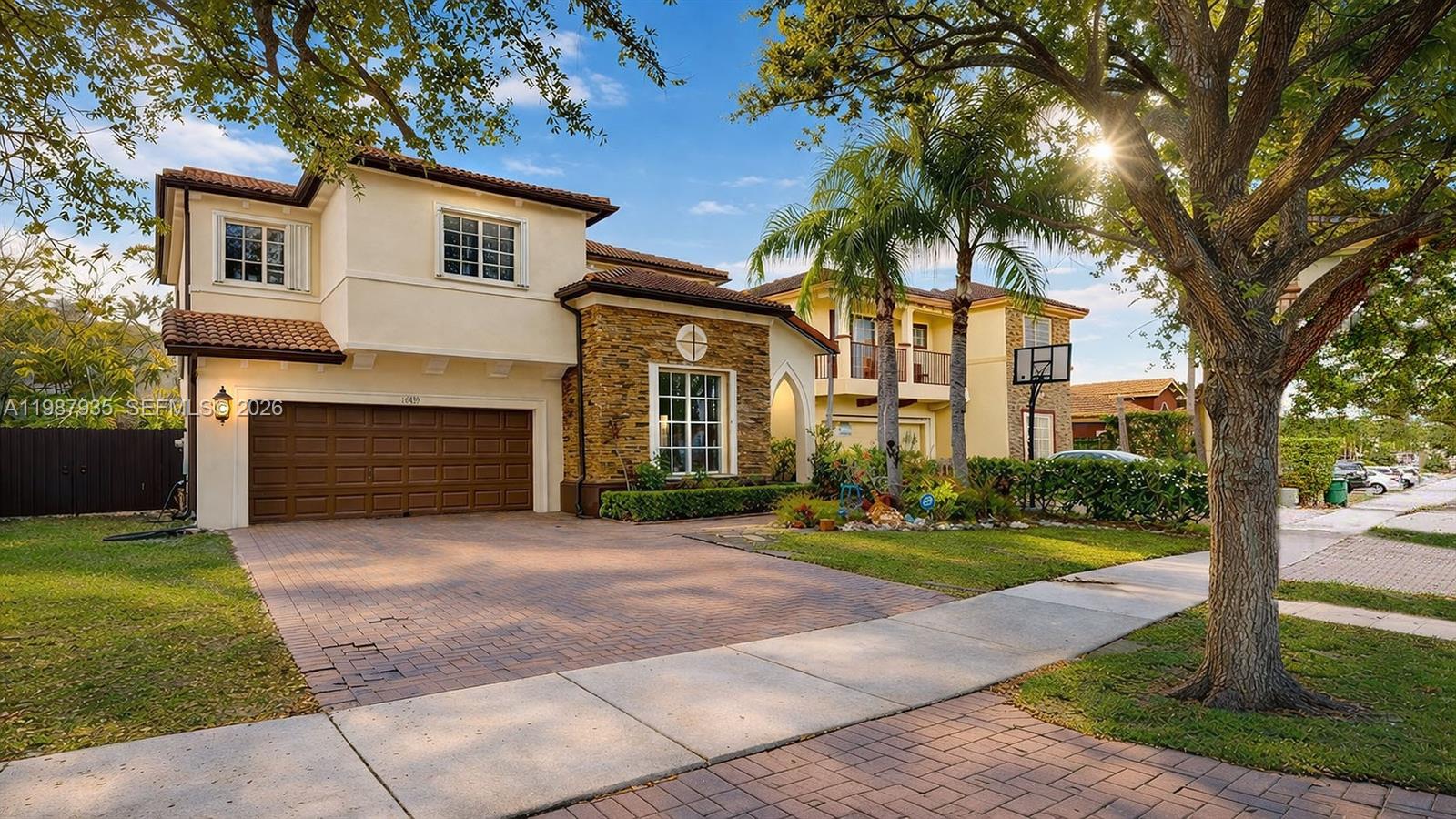 LAROC ESTATES - Residential