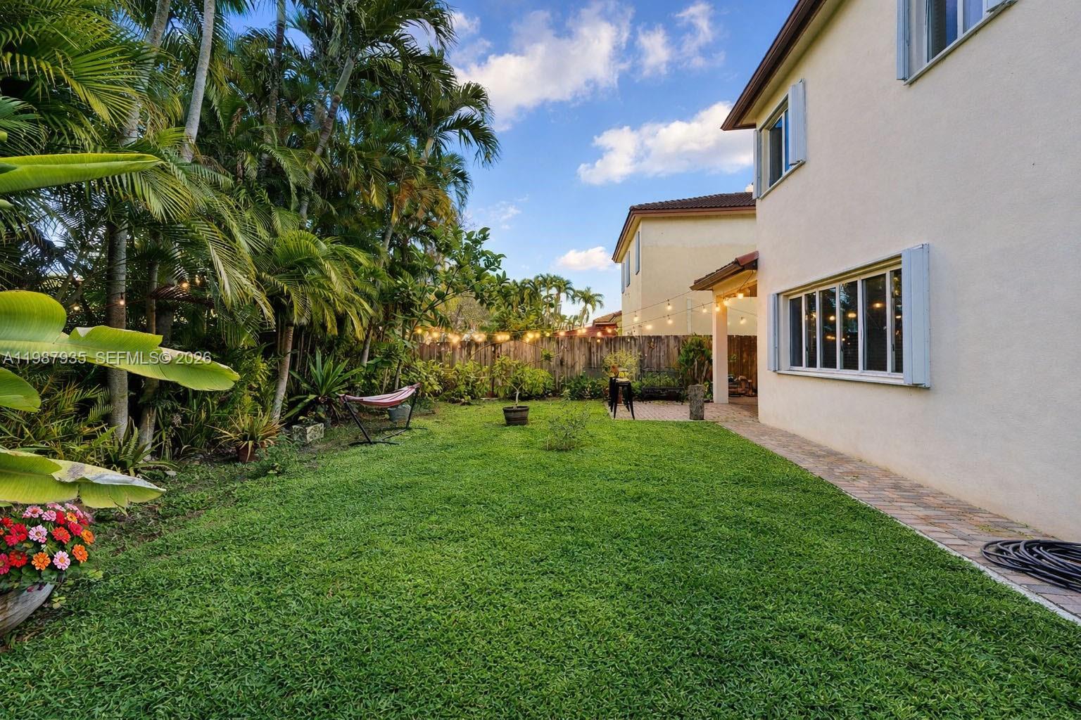 LAROC ESTATES - Residential