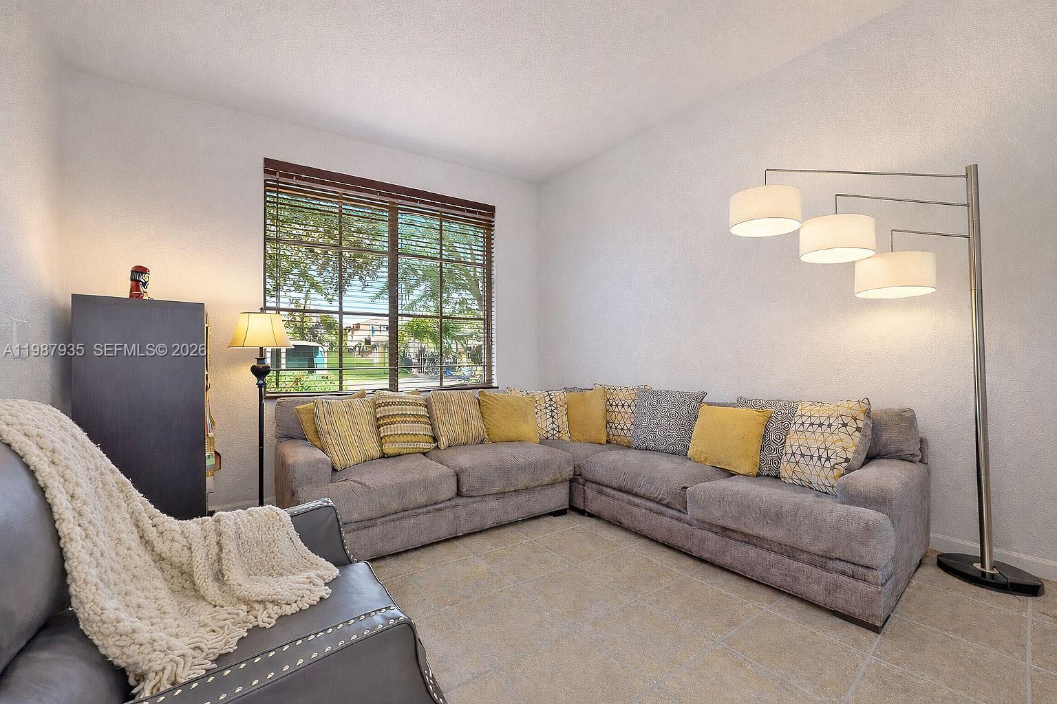 LAROC ESTATES - Residential