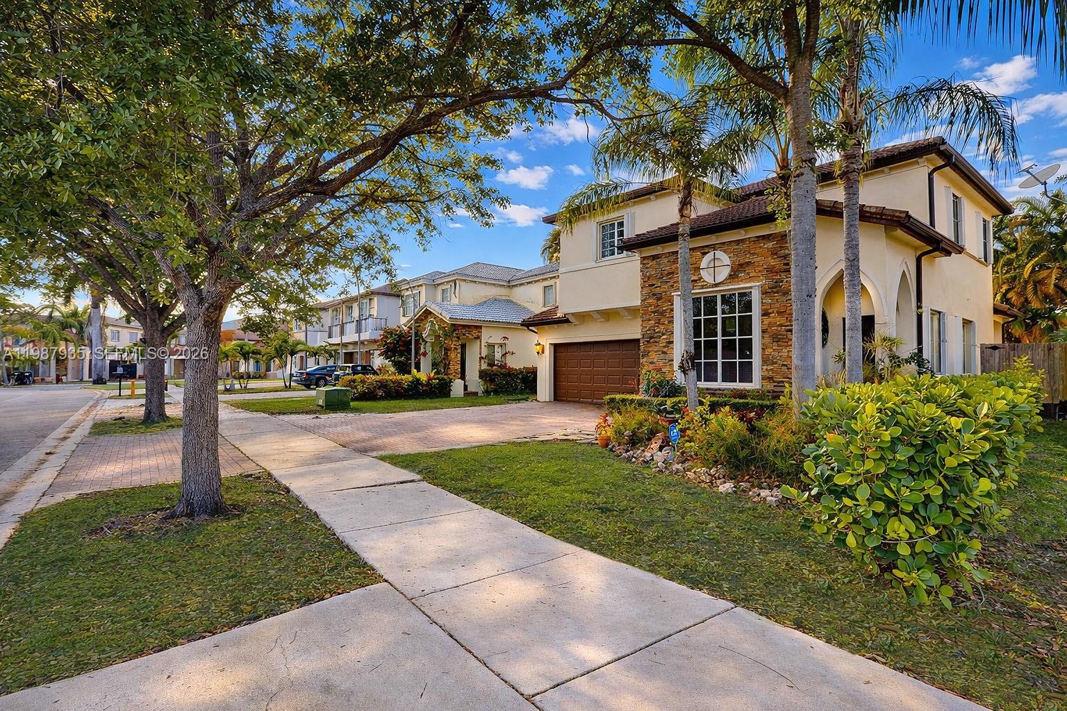 LAROC ESTATES - Residential