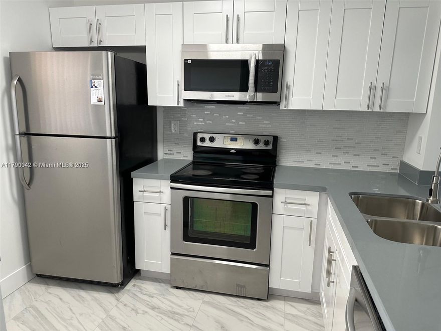 BEAUTIFUL, COMPLETELY REMODELED CONDOMINIUM FOR RENT. 2 BEDROOMS AND 2 BATHROOMS. CUSTOM
 KITCHEN WITH WOOD CABINETS, QUARTZ COUNTERTOP, AND STAINLESS-STEEL APPLIANCES. STUNNING
 PORCELAIN FLOOR INSTALLED. GORGEOUS BATHROOMS WITH PORCELAIN AND CROME MODERN FIXTURES.
 LAUNDRY INCLUDED. FRESH PAINTED. SCREENED BALCONY WITH NICE LAKEVIEW AND STORAGE. PARKING
 ASSIGNED. BASIC CABLE INCLUDED. CLOSE TO GREAT SCHOOLS, RESTAURANTS, AND MAJOR HWY.