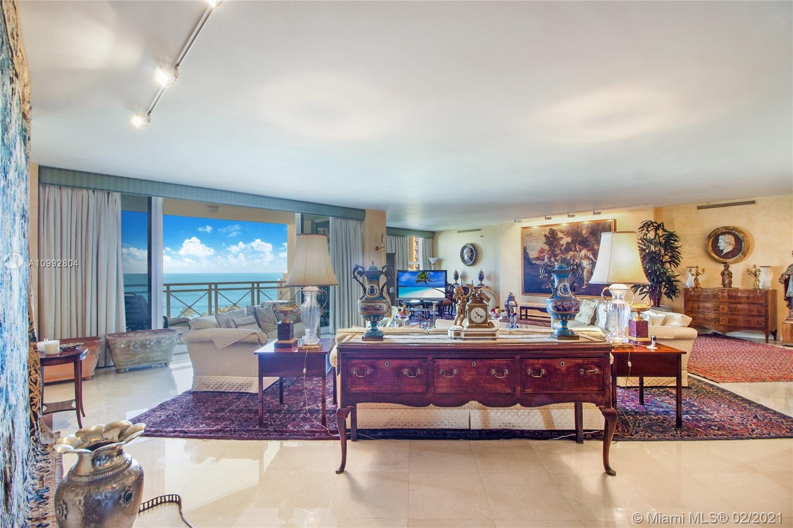 GRAND BAY RESIDENCES COND - Residential