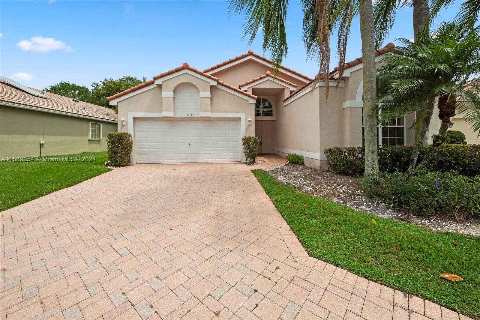 Property for Sale at 10371 E Utopia Cir E Cir, Boynton Beach, Palm Beach County, Florida - Bedrooms: 3 
Bathrooms: 2  - $464,900