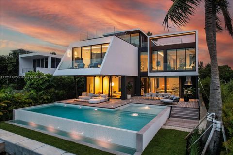 1369 N Venetian Way Miami FL 33139