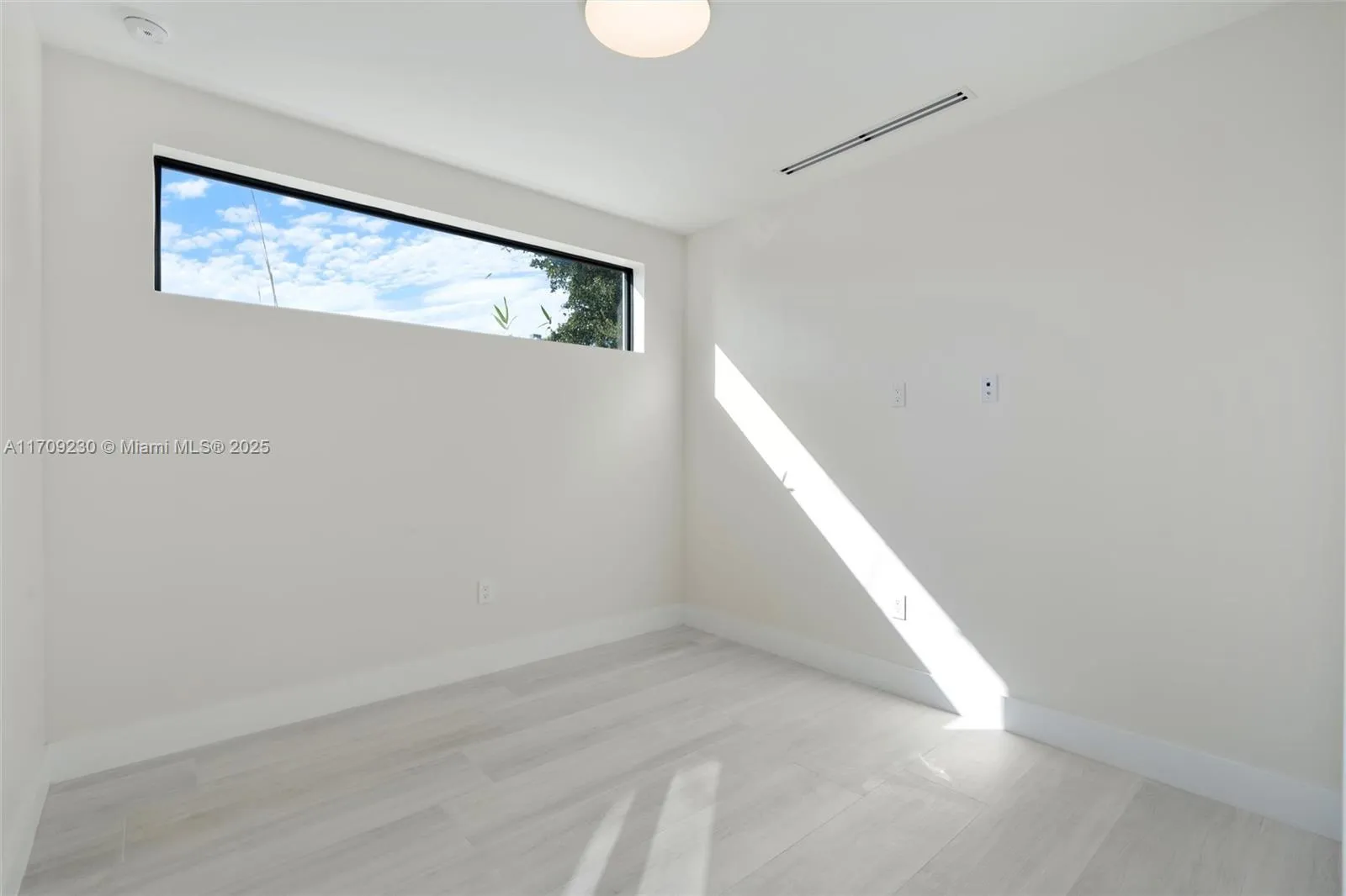 Miami, Florida 33133, United States, 4 Bedrooms Bedrooms, ,4 BathroomsBathrooms,Residential,Active,25907