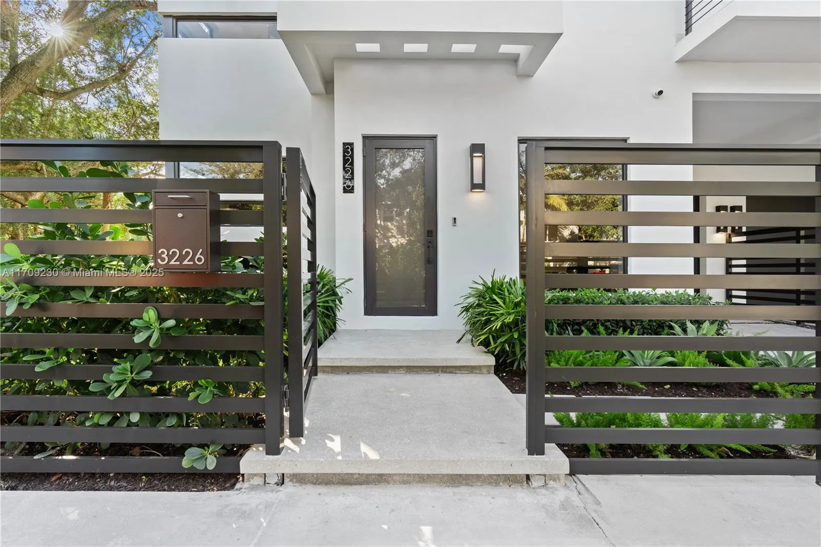 Miami, Florida 33133, United States, 4 Bedrooms Bedrooms, ,4 BathroomsBathrooms,Residential,Active,25907