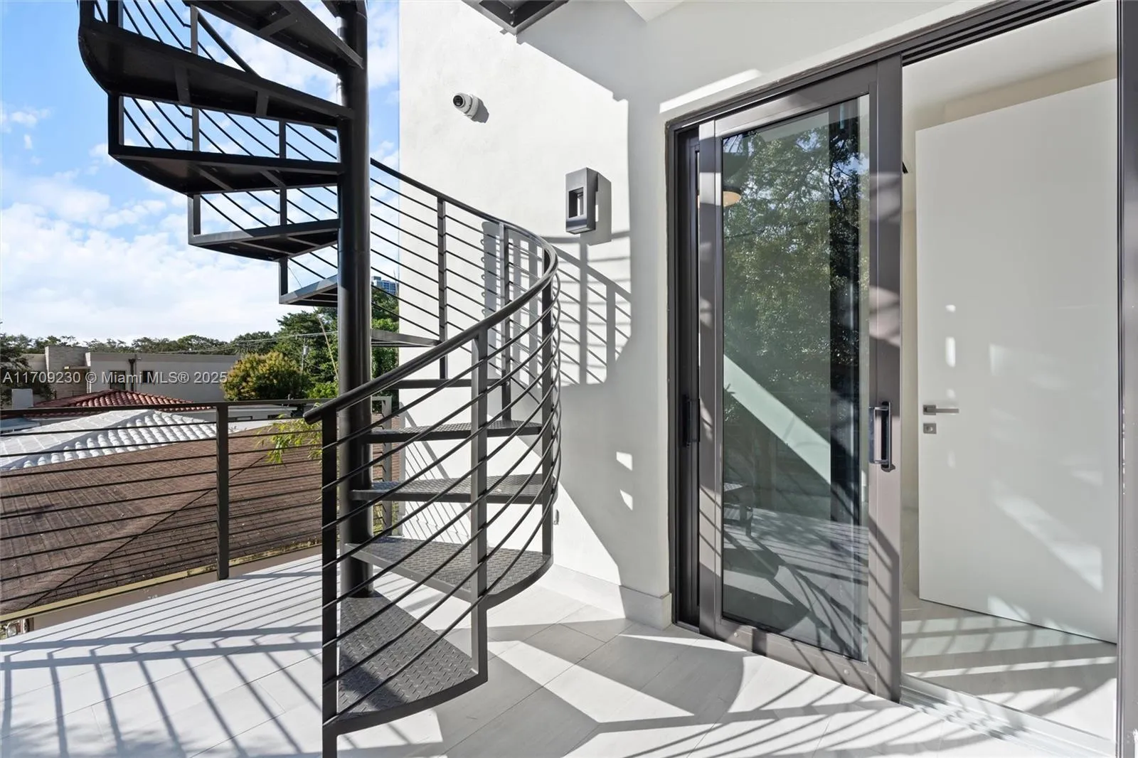 Miami, Florida 33133, United States, 4 Bedrooms Bedrooms, ,4 BathroomsBathrooms,Residential,Active,25907